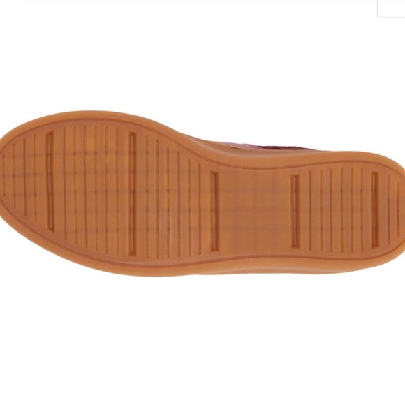 New in Box - Matisse Red Quincy Sneaker - Picture 5 of 6